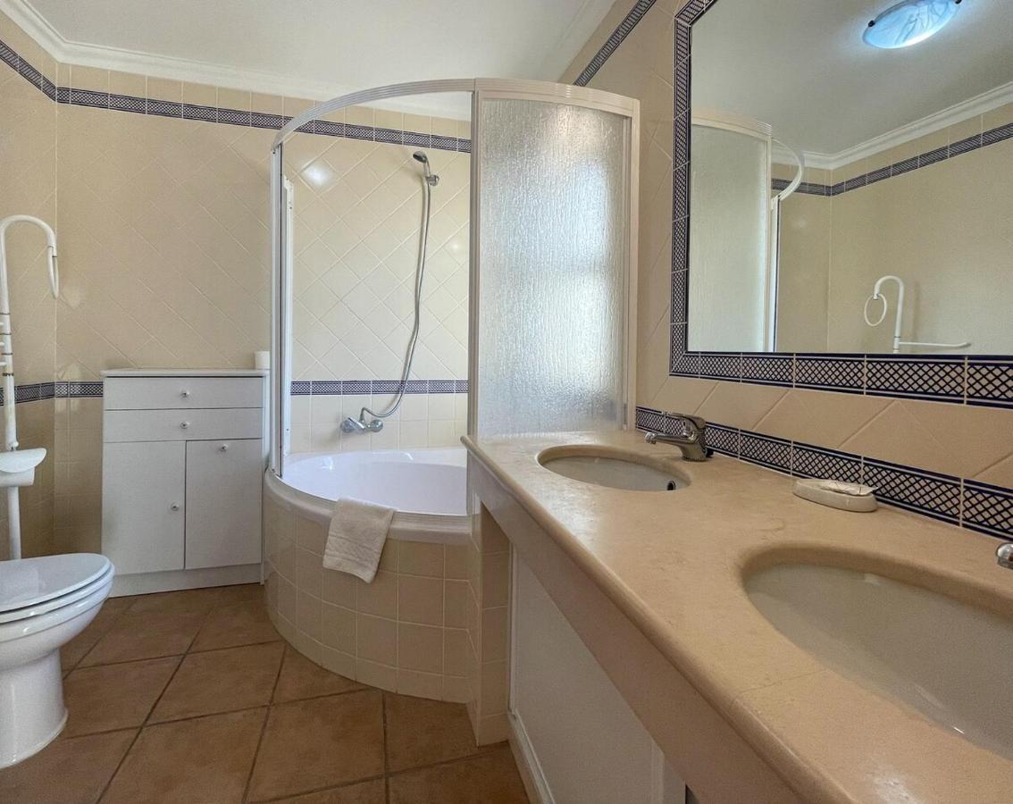 アルブフェイラ Moradia T3 Aguia Marina, Com Piscina E Bbqヴィラ エクステリア 写真