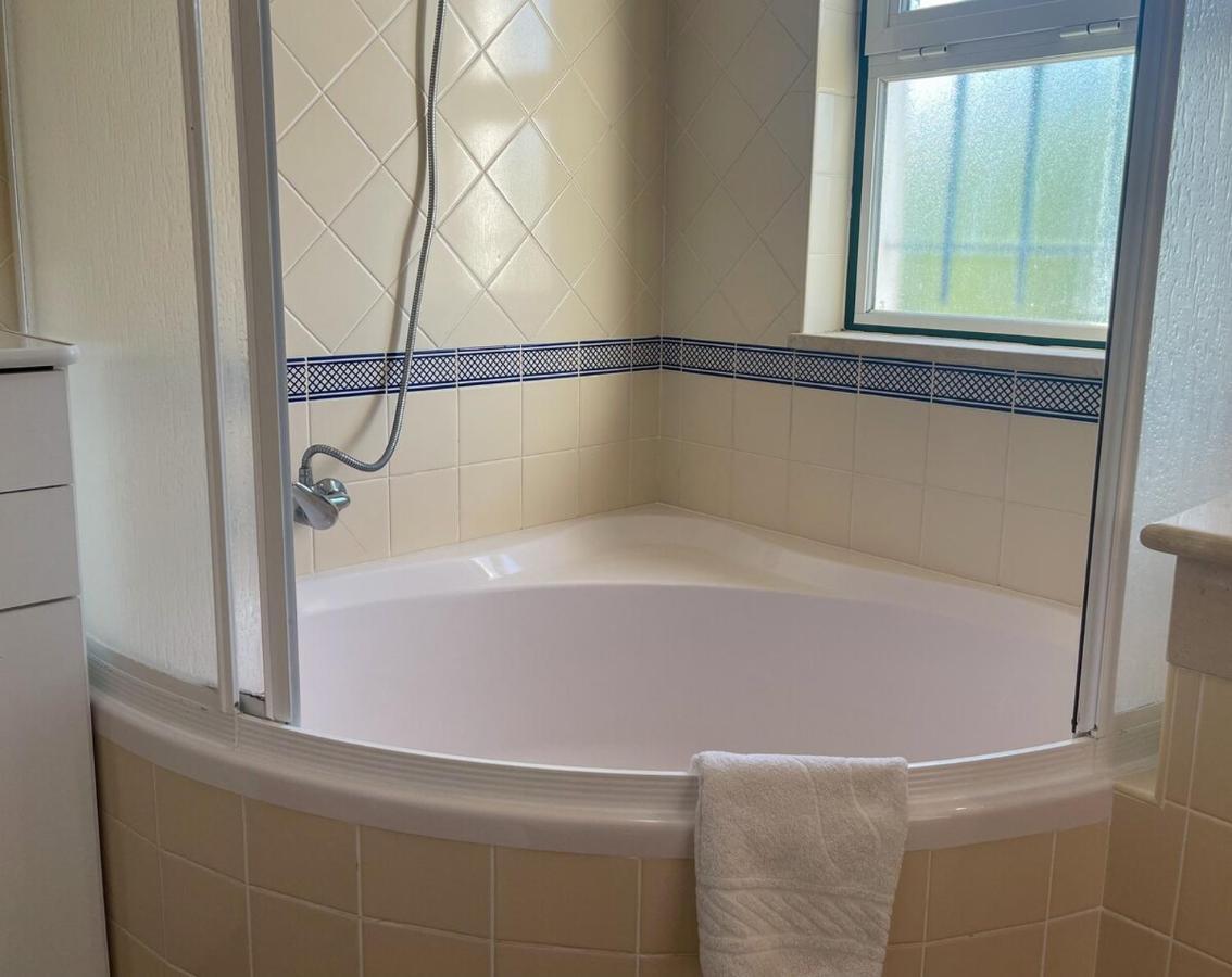 アルブフェイラ Moradia T3 Aguia Marina, Com Piscina E Bbqヴィラ エクステリア 写真